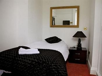 Bristol House 3*